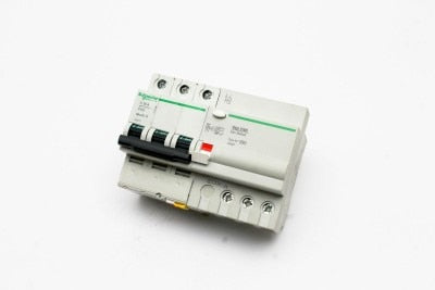 GFI/CIRCUIT BREAKER ASSEMBLY