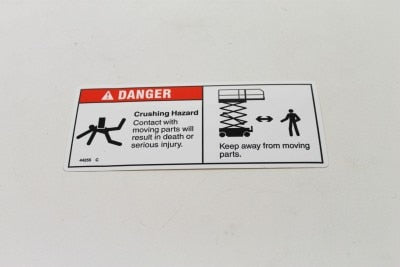 DECAL,DANGER,CRUSHING HAZARD