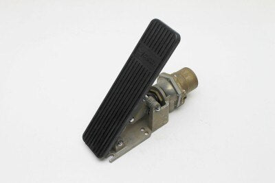 Terex : SURFACE MT TREADLE VALVE Part No. 445898TU